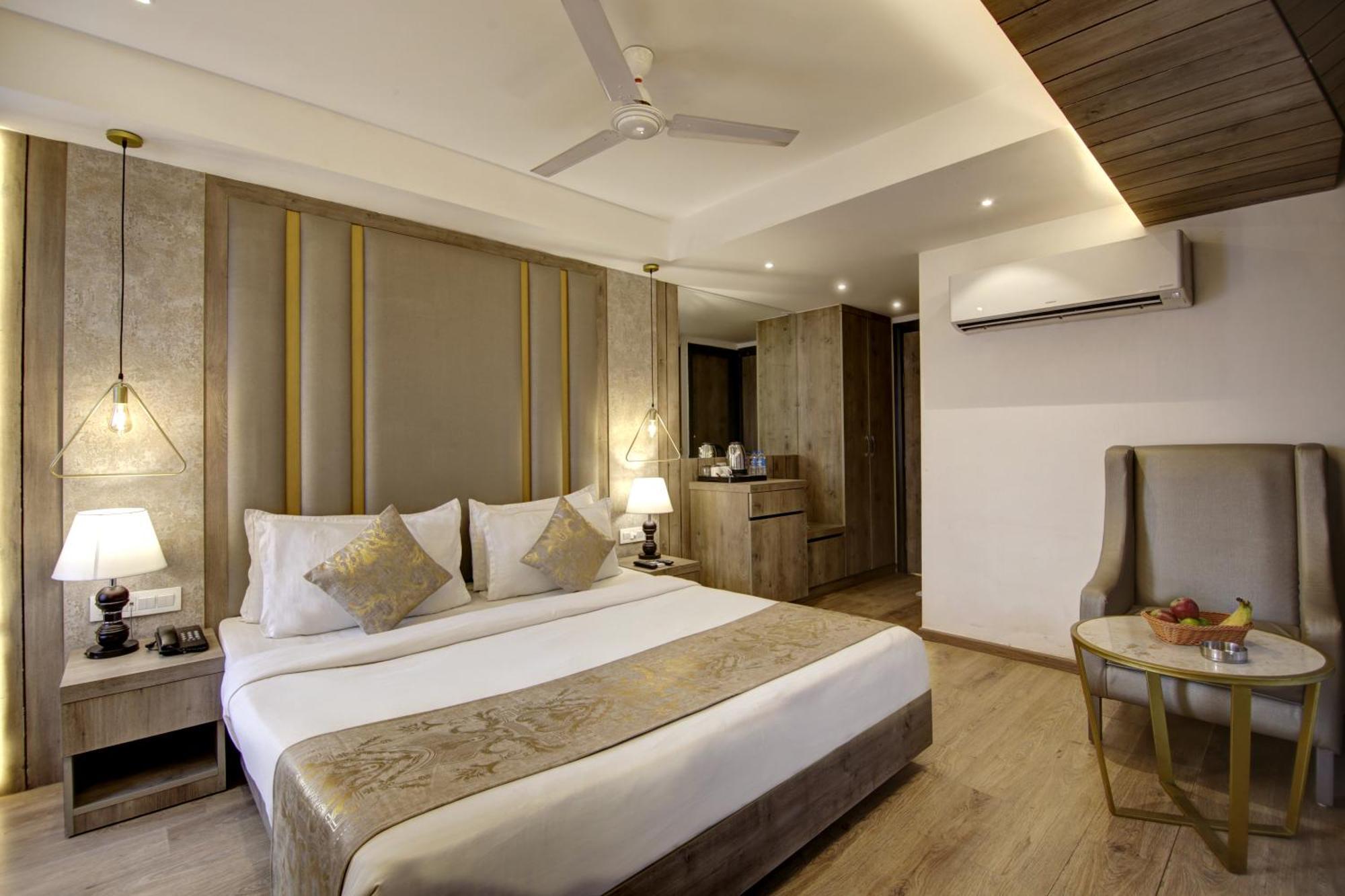Palace 3*