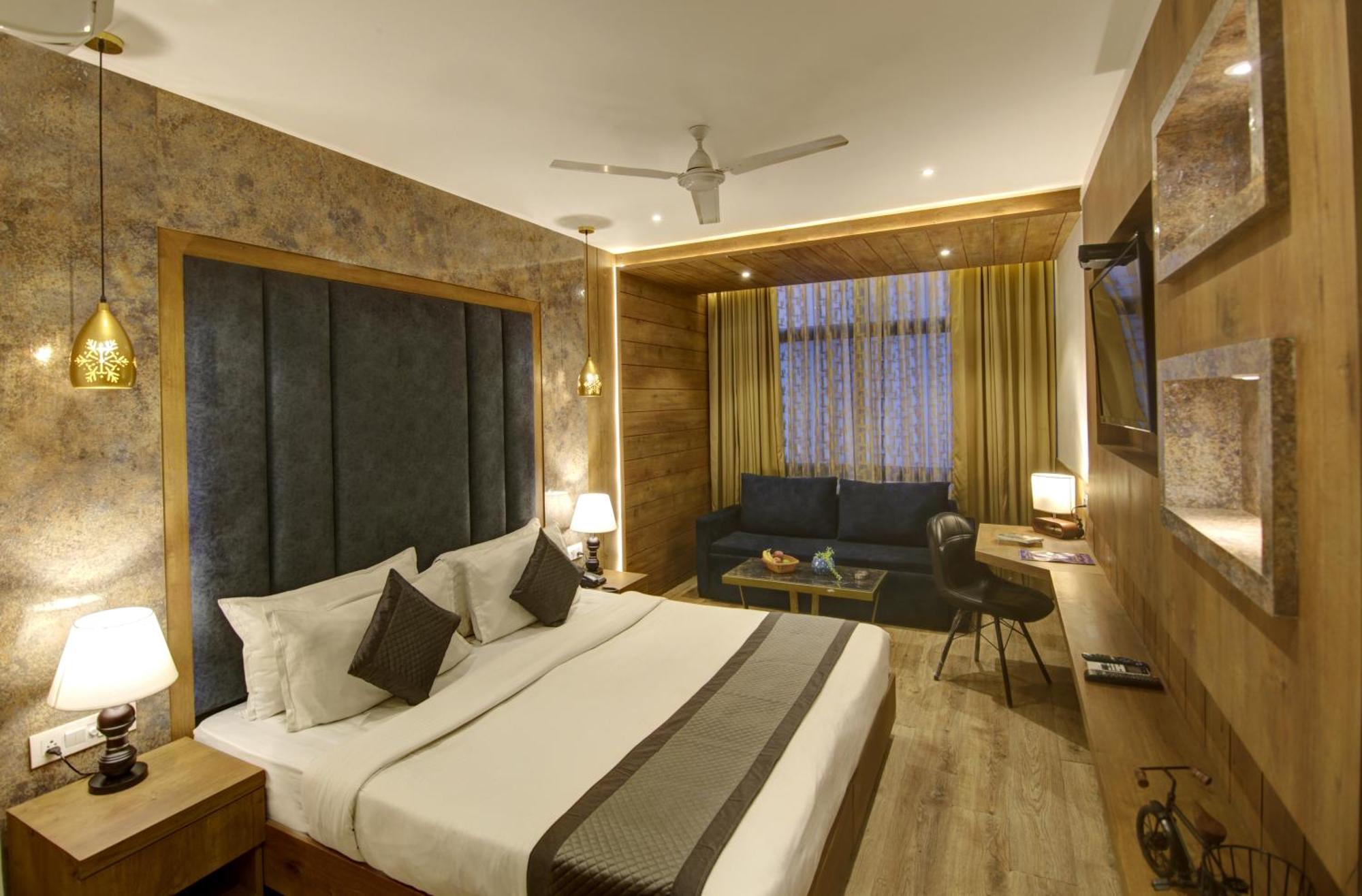 Palace 3*
